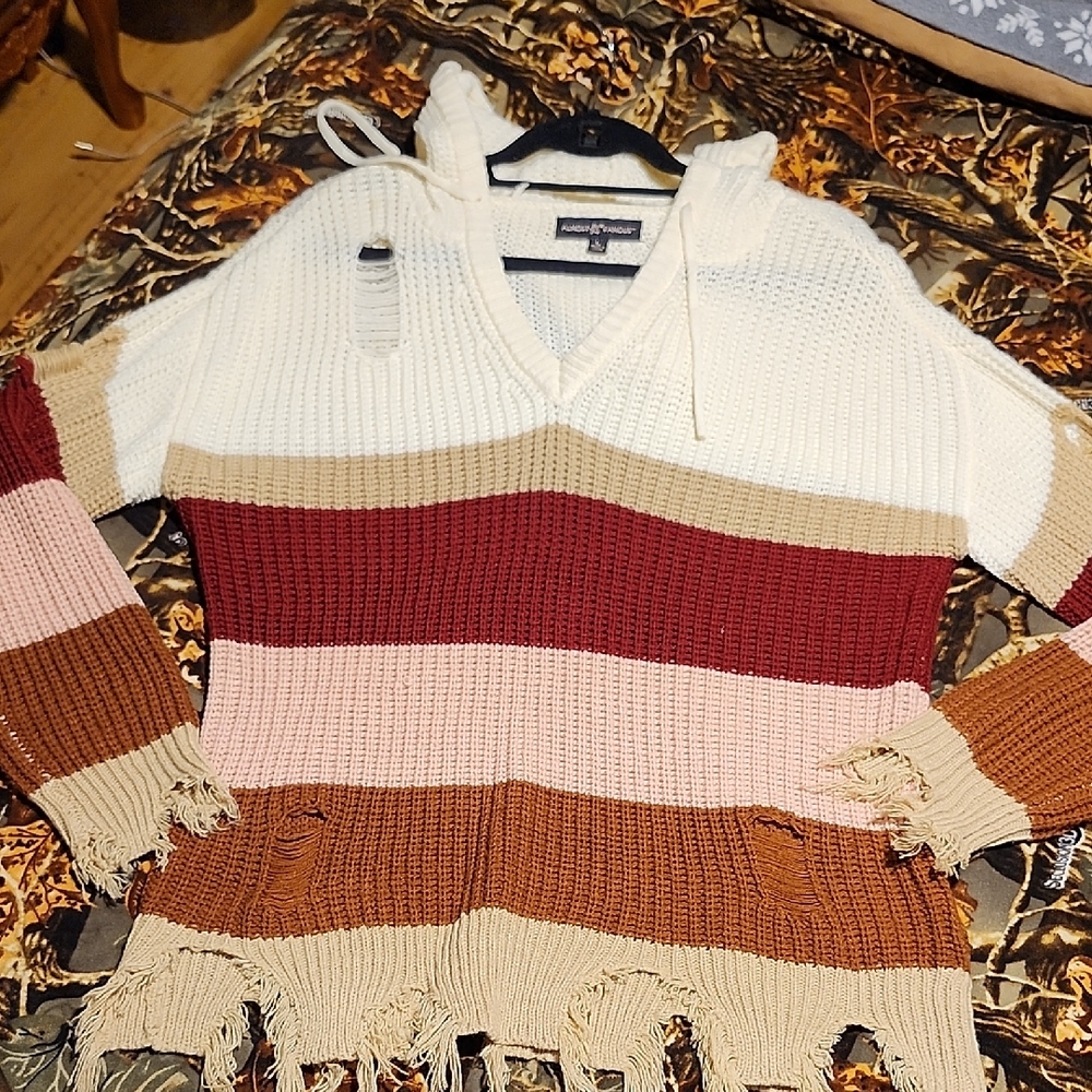 Almost Famous Multicolor Striped V-Neck Sweater